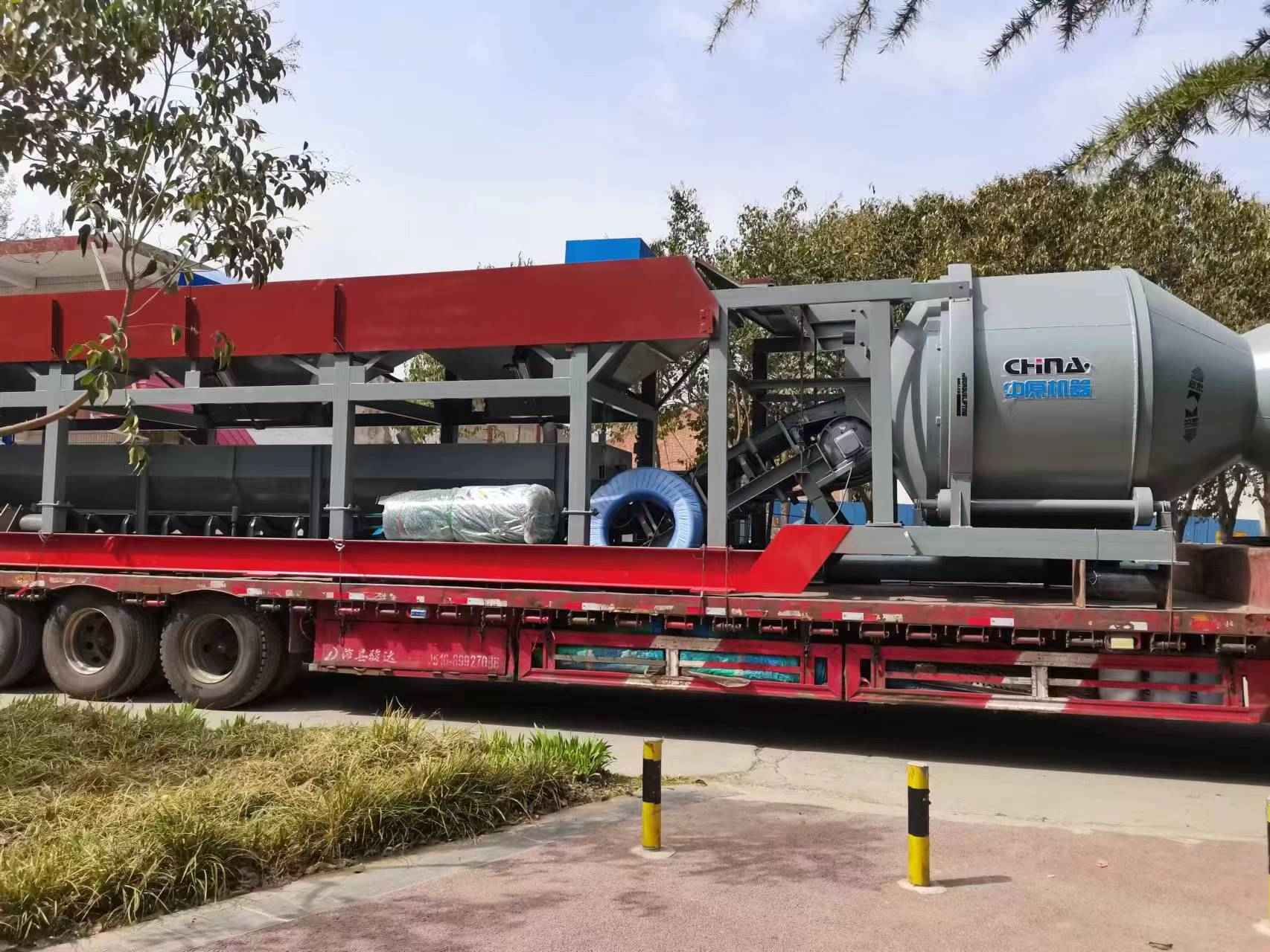 JZC1000型混凝土移動攪拌站裝車發(fā)貨