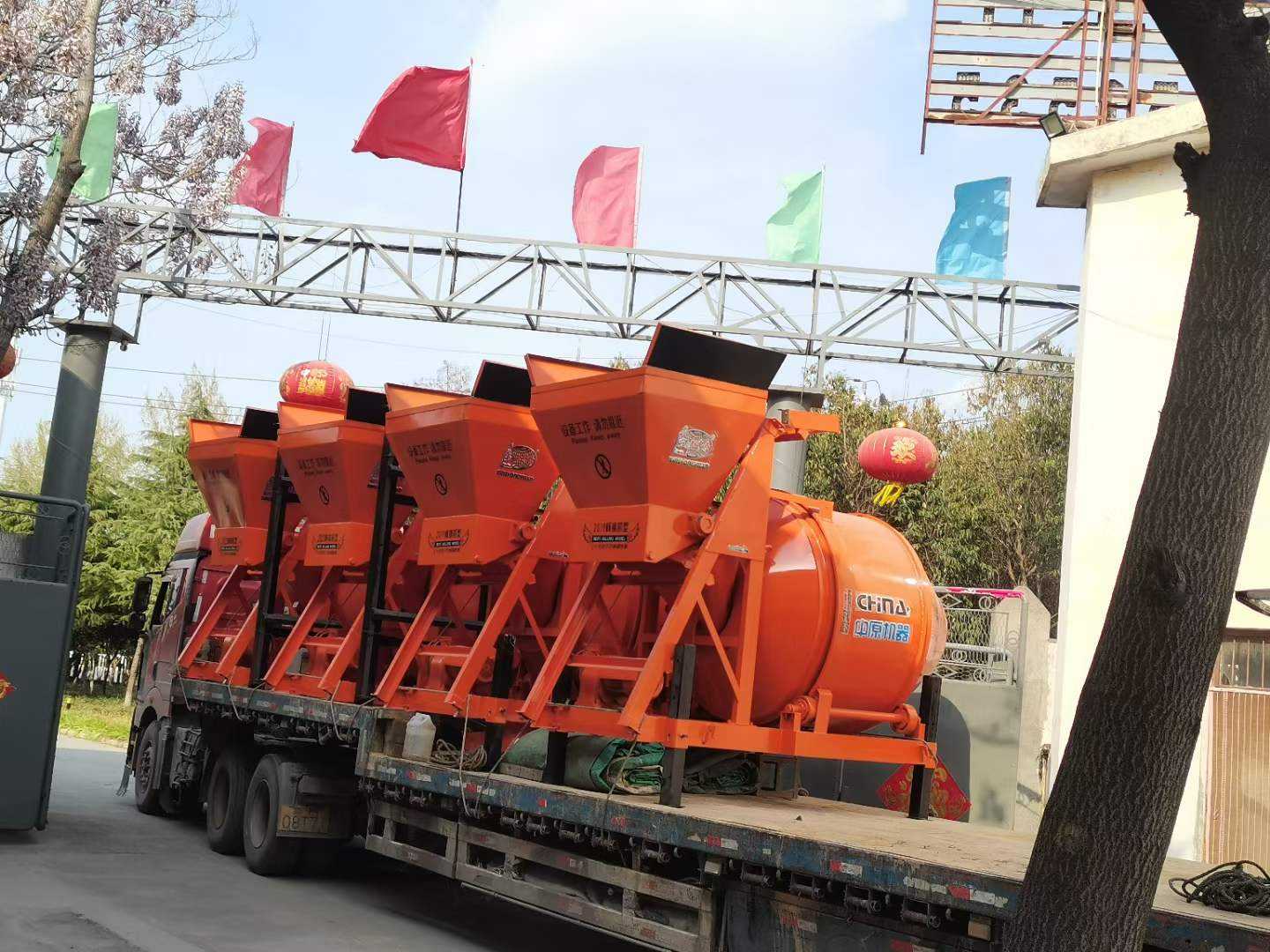 客戶回購4臺攪拌機裝車發(fā)貨